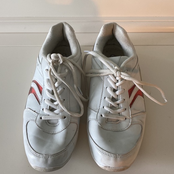 White chase cheer shoes - Picture 2 of 3